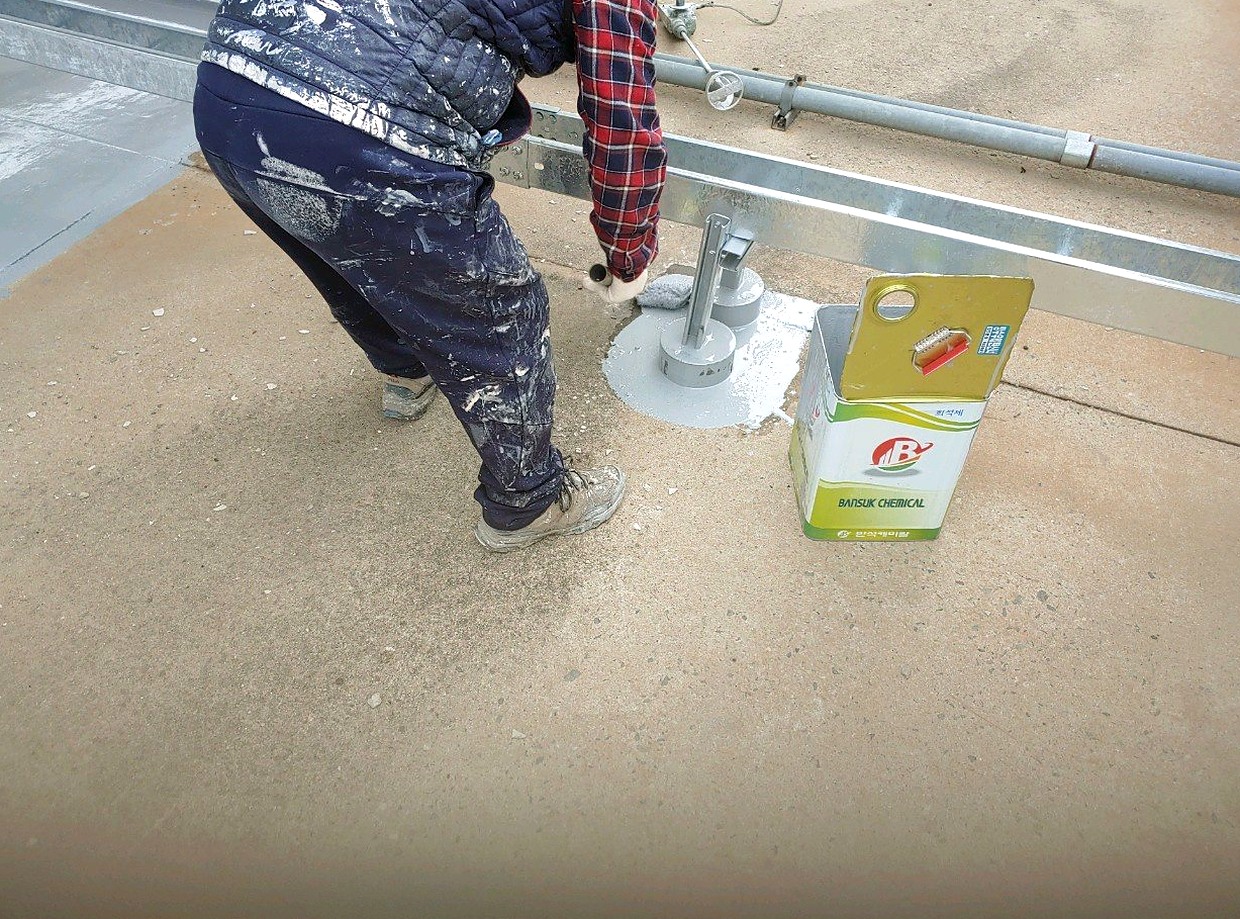예산 시설물·고소작업 - 시설물 도장 작업
